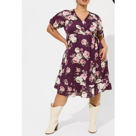 Torrid Womens Midi Dobby Satin Surplice Wrap Dress Size 3X Romantic Roses Floral - Picture 2 of 14